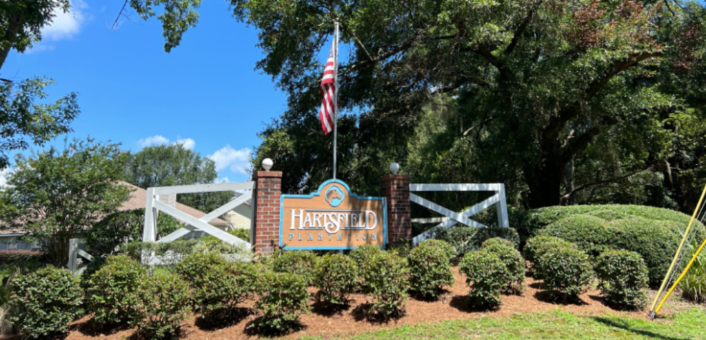 Picture of the neighborhood entrance to Hartsfield in Tallahassee, Florida.